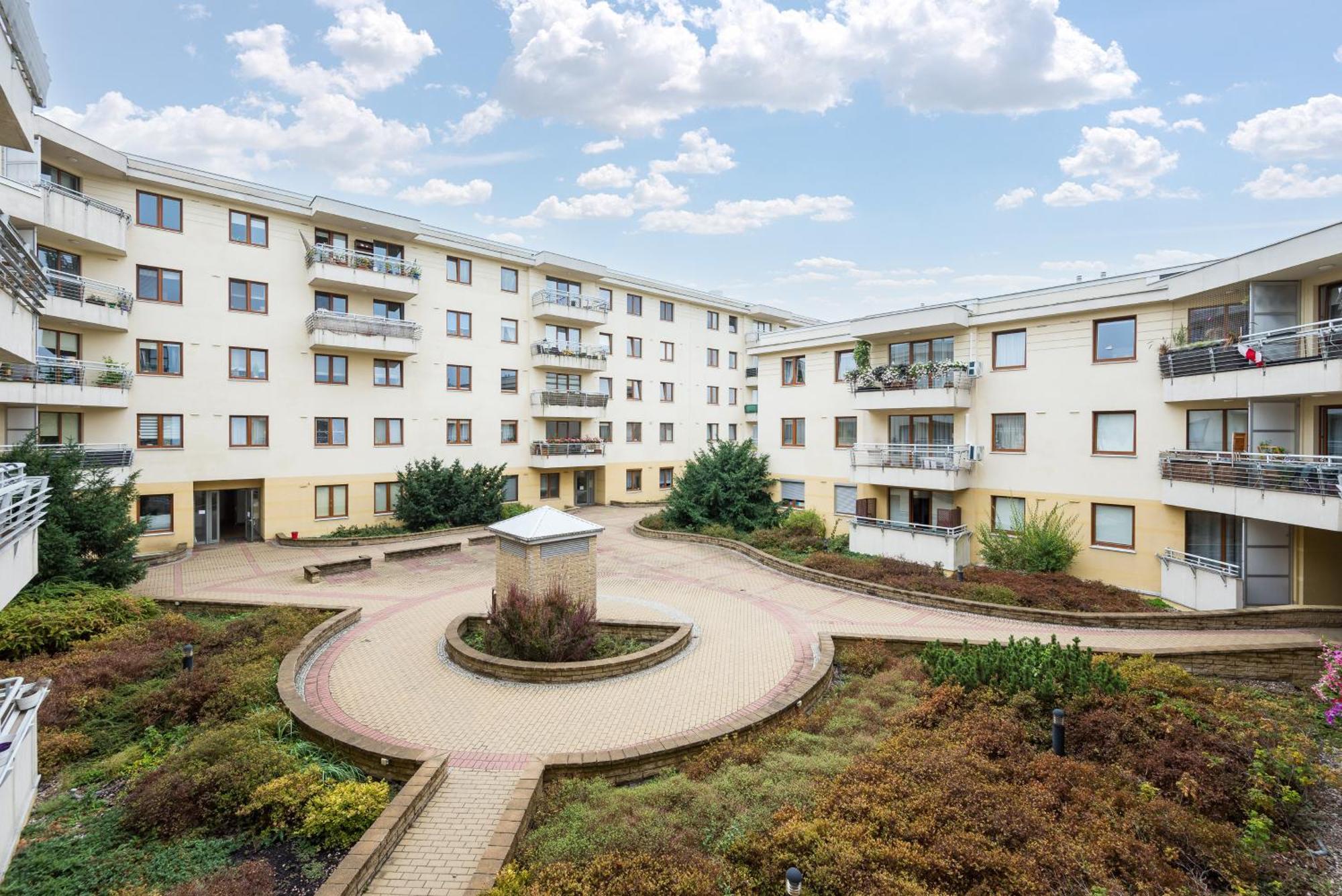 Metro Ksiecia Janusza Cosy Apartment ワルシャワ エクステリア 写真